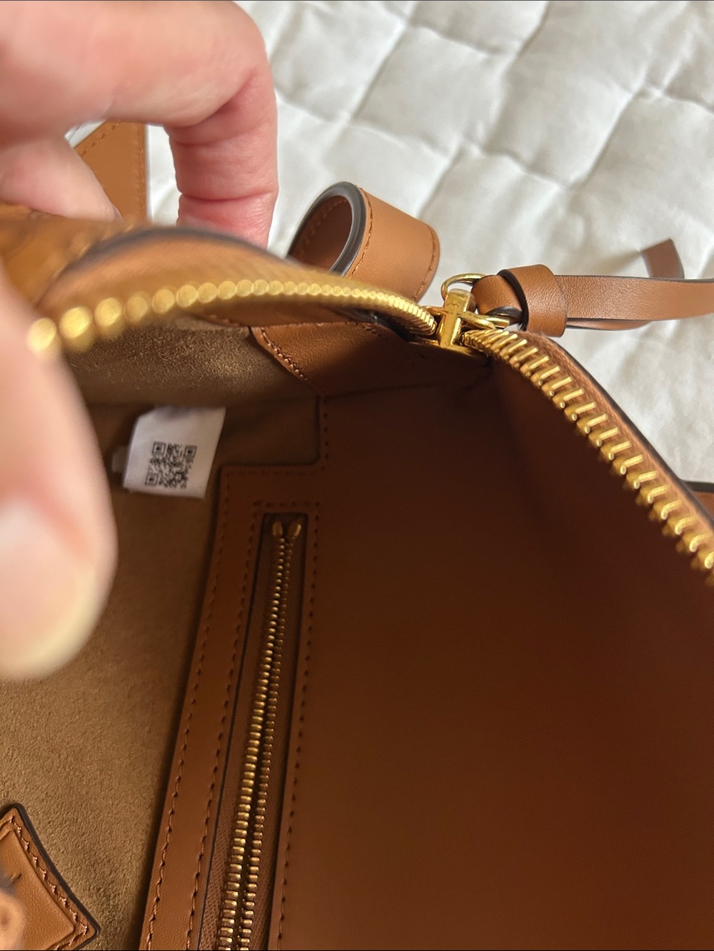 MCM Cognac Visetos shoulder bag with Gold Hardware. - Picture 9 of 9
